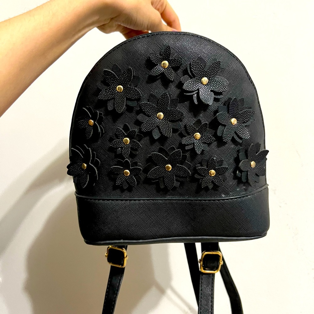 Ardene Small Teen/Adult/Kids Very Beautiful and Open Backpack! Lots Compliments